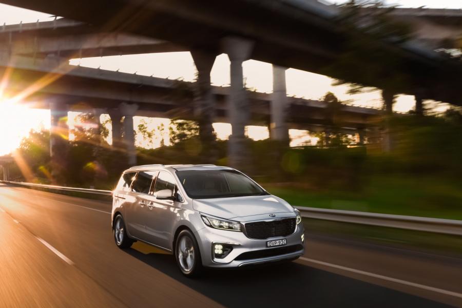  Kia Carnival Platinum (YP) 2018 года  (AU) (фото 2 из 12)